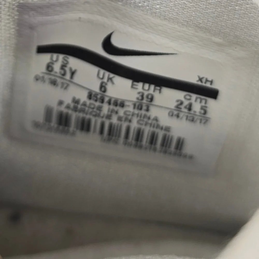 Nike Kyrie 3 Ivory‎ Pale Grey Light Bone Kids Basketball Shoes 859466-103 6.5Y